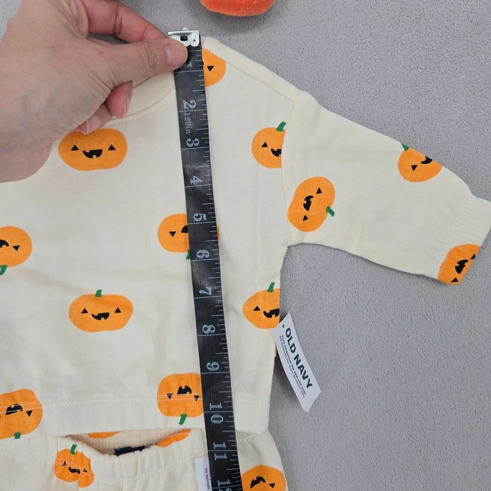 Old Navy Baby NWT 0-3M Pumpkin Sweatshirt Terry Cloth Joggers & Booties Set